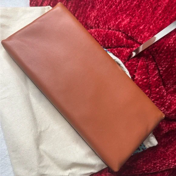 Authenthic Tory Burch Miller clutch in excellent condition!! - Picture 7 of 10